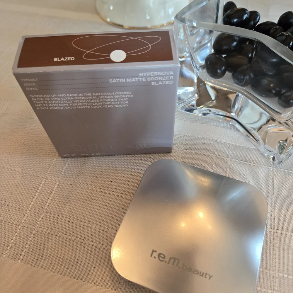 r.e.m. Beauty Hypernova Satin Matte Bronzer BNIB Shade Blazed